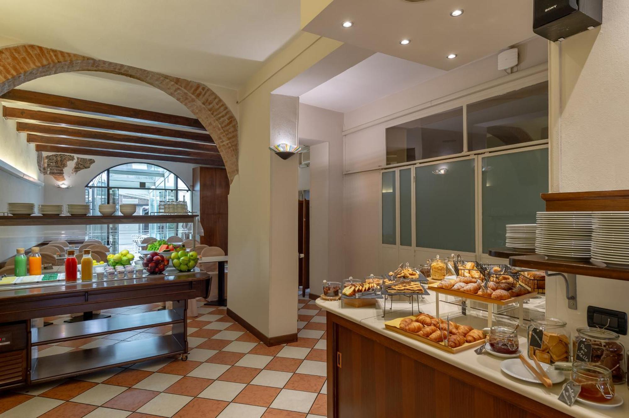 Hotel Mantegna Stazione Mantova Ngoại thất bức ảnh