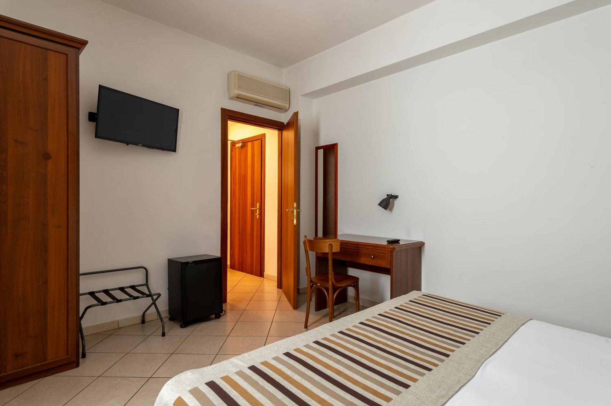 Hotel Mantegna Stazione Mantova Ngoại thất bức ảnh