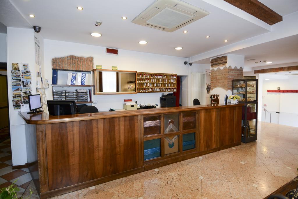 Hotel Mantegna Stazione Mantova Ngoại thất bức ảnh