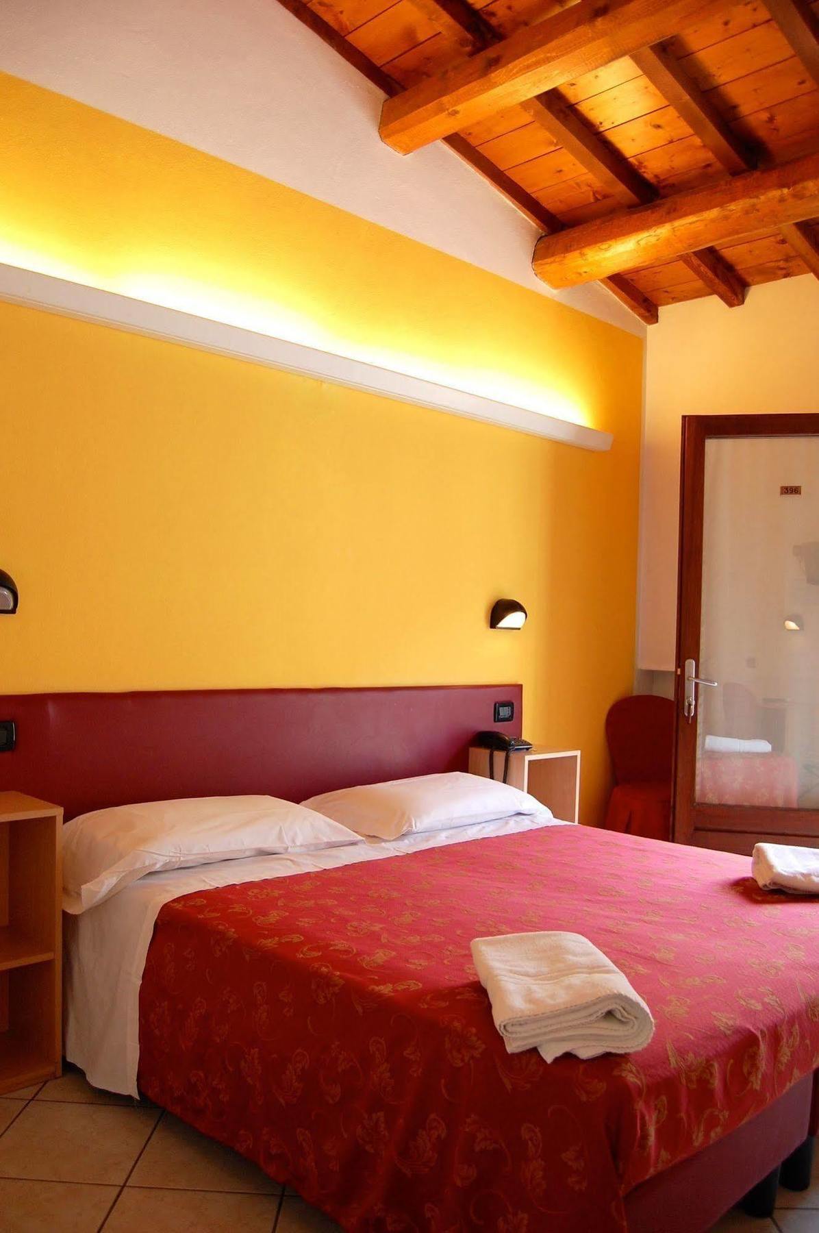 Hotel Mantegna Stazione Mantova Ngoại thất bức ảnh